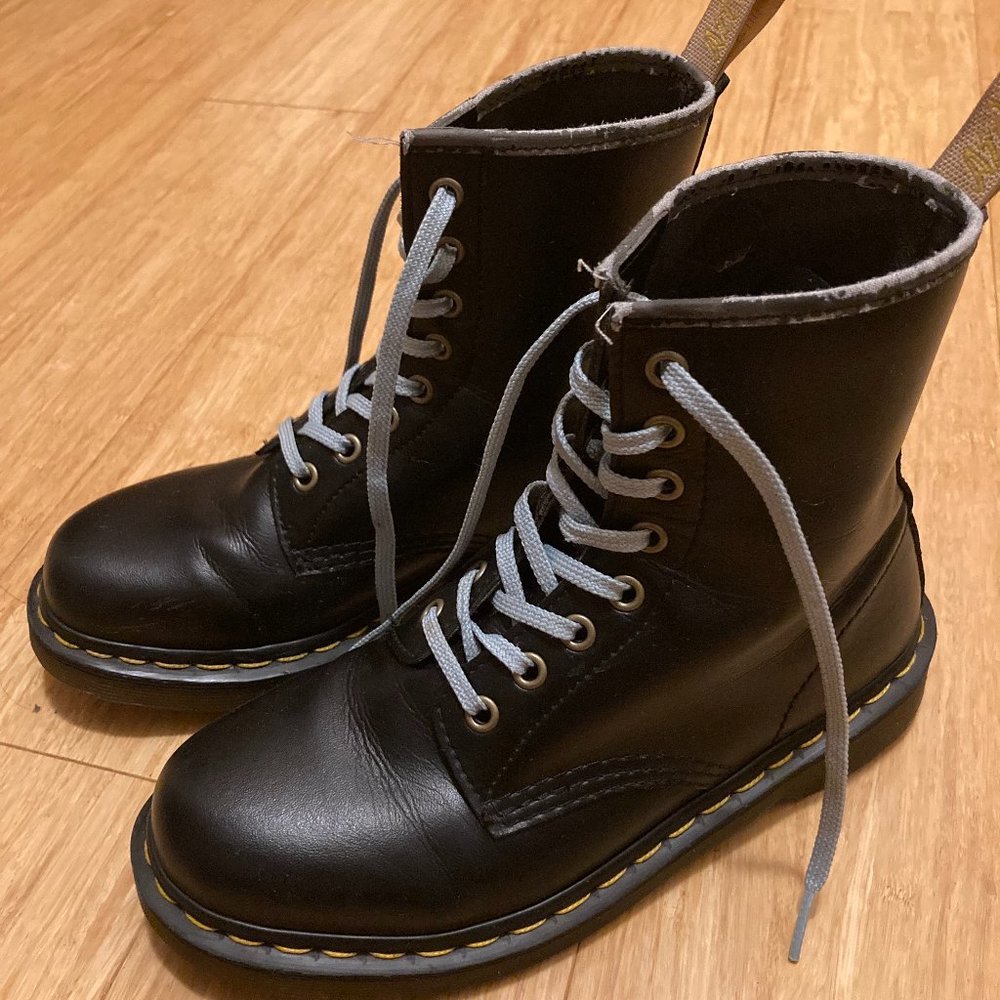 Women's Dr. Martens Vegan 1460 Lace Up Boots sz 7